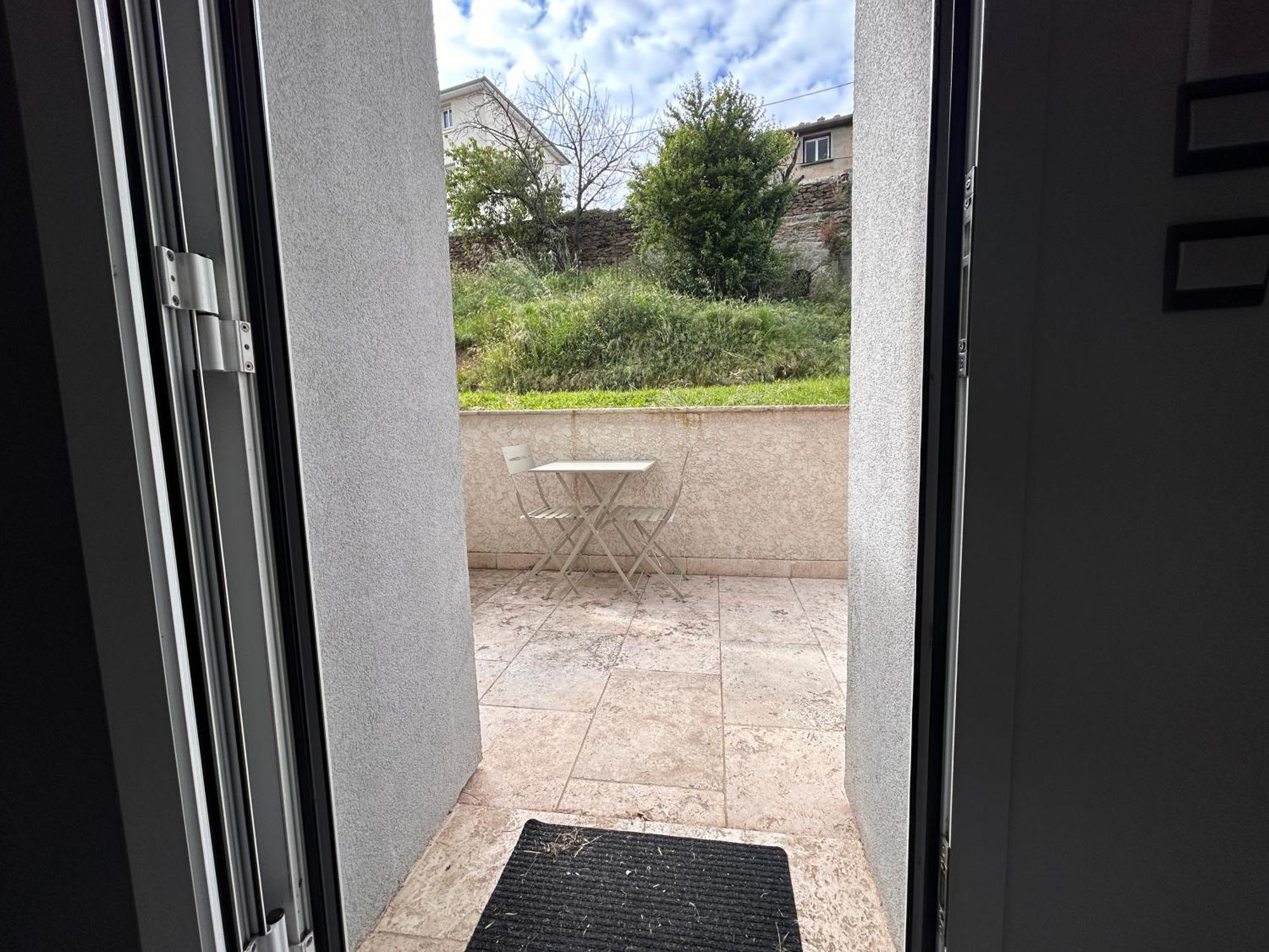 Petite Maison Studio Tout Confort Cosy Givors Autoroute Et Gare Apartment Exterior photo